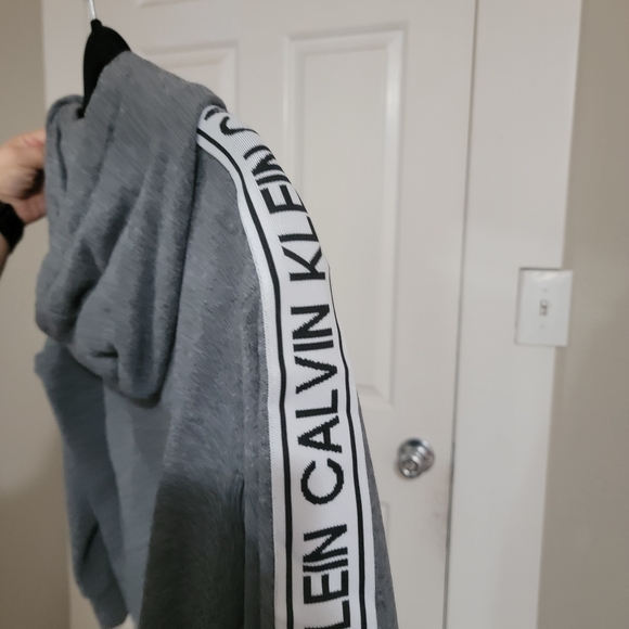 Calvin Klein sweater - Picture 4 of 4